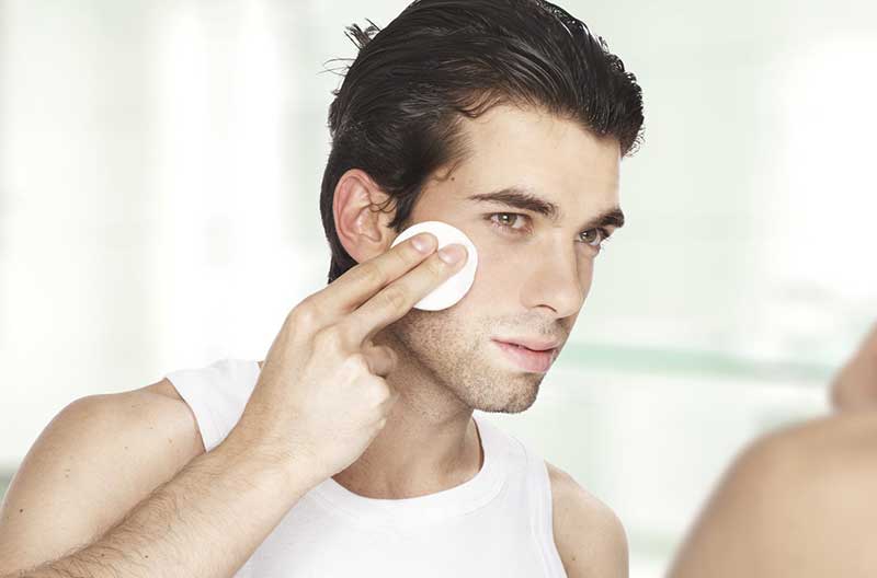 مراقبت از پوست آقایان - معرفی 10 راهکار برای زیبایی پوست مردان - فروشگاه  اینترنتی ریموژ