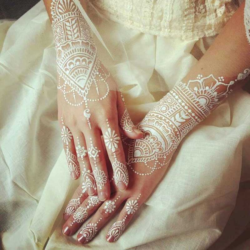 [تصویر:  bridal-white-henna-on-hand.jpg]
