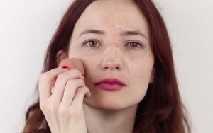 زیرسازی کردن پوست برای شروع آرایش صورت