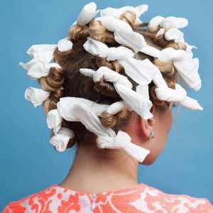 آموزش روش فر کردن مو با دستمال کاغذی
